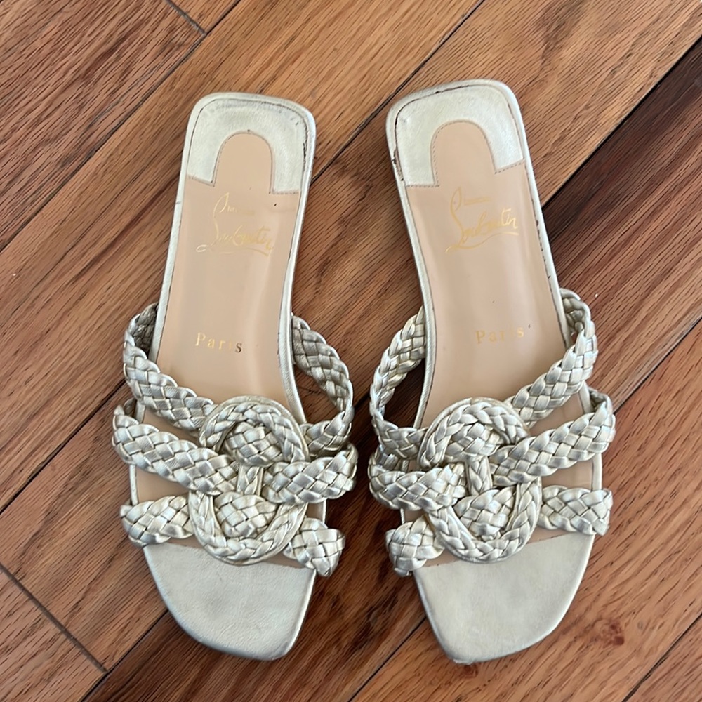 Authentic Christian louboutin sandal left 37 right 36.5